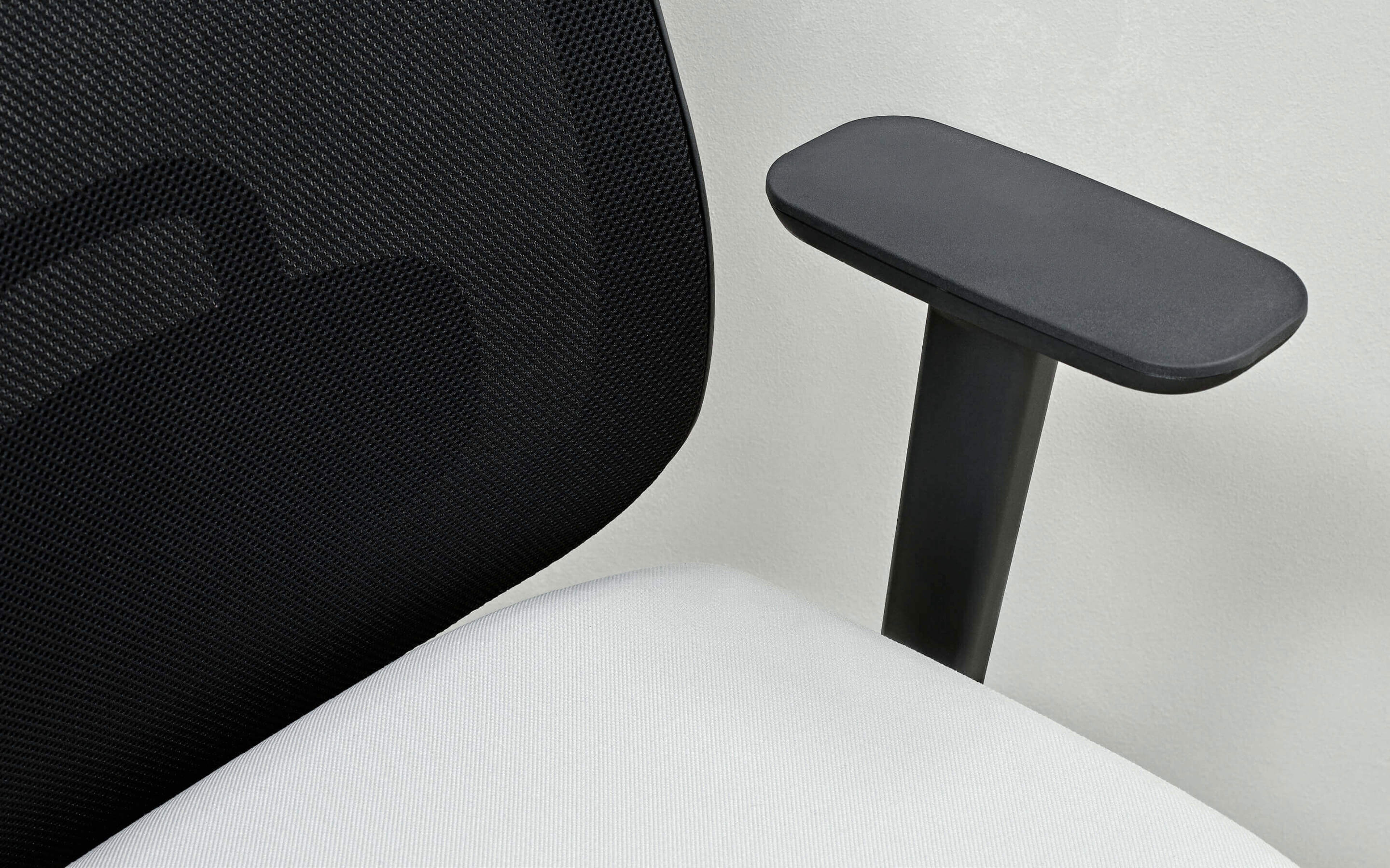 Camira Knit: Boss Sia Chair