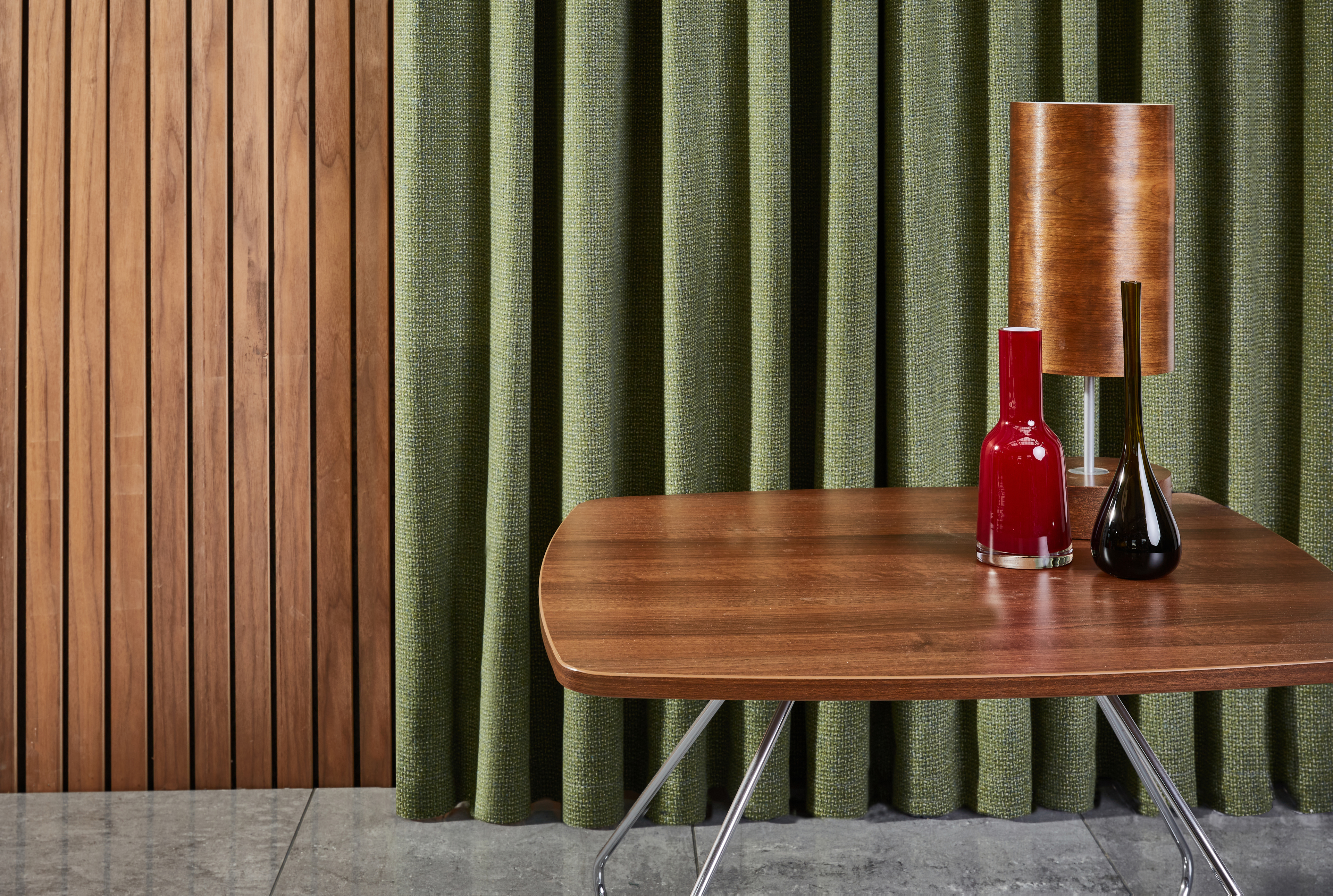 ML Twist Curtain Table